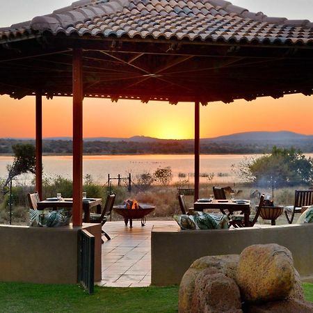 Kameeldrift Waterfront Estate & Resort บริทส์ ภายนอก รูปภาพ